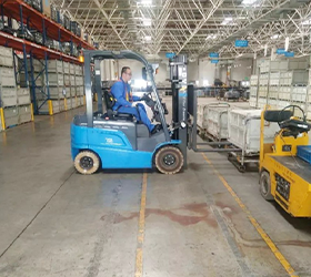 比亚迪叉车应用汽车制造业实况 头像