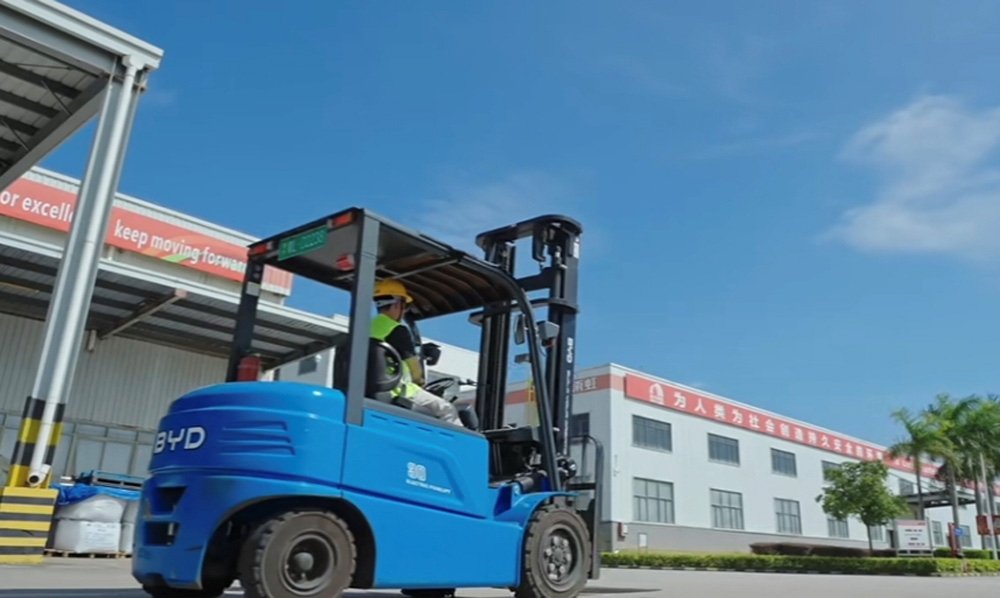 建材重载搬运难？比亚迪平衡重从容破解！